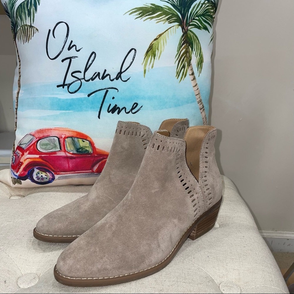Lucky Brand NWOB! Francee Tan Suede Perforated Edge Boot - Picture 1 of 13